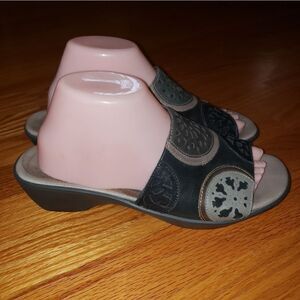 Naot Black leather wedge slides